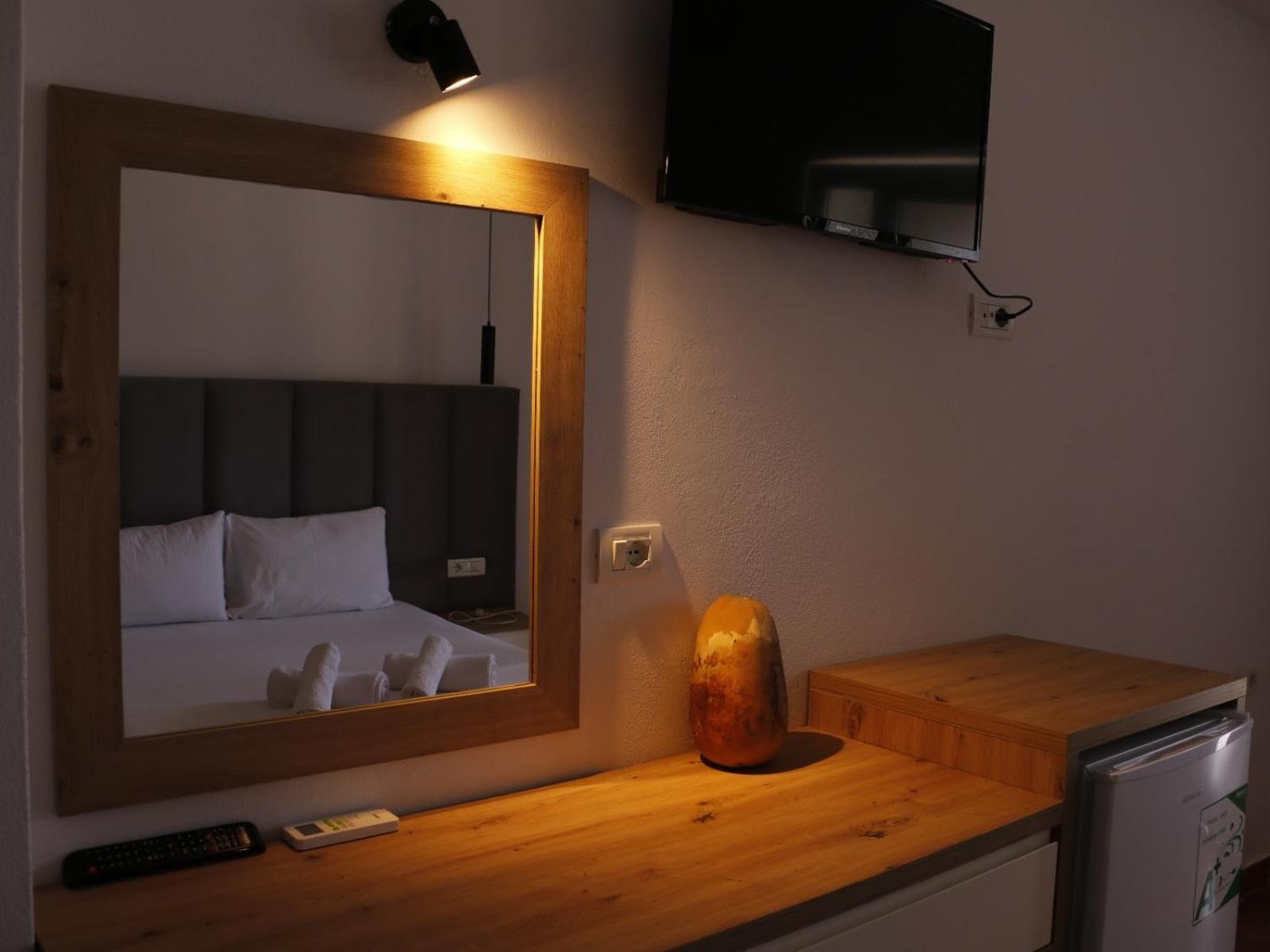 Velco Bb Himara Bed & Breakfast Exterior photo